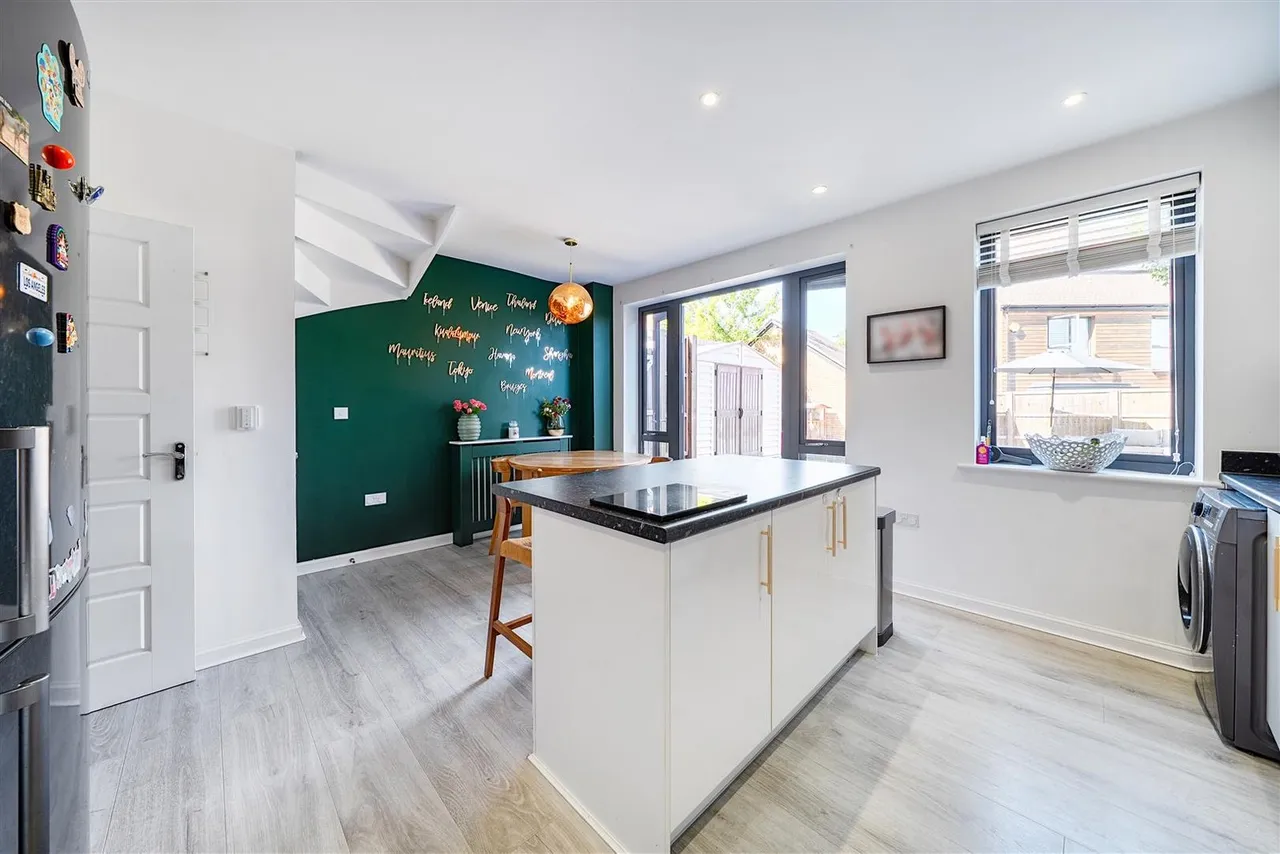 Zachary Close, Coulsdon, CR5, photo 7