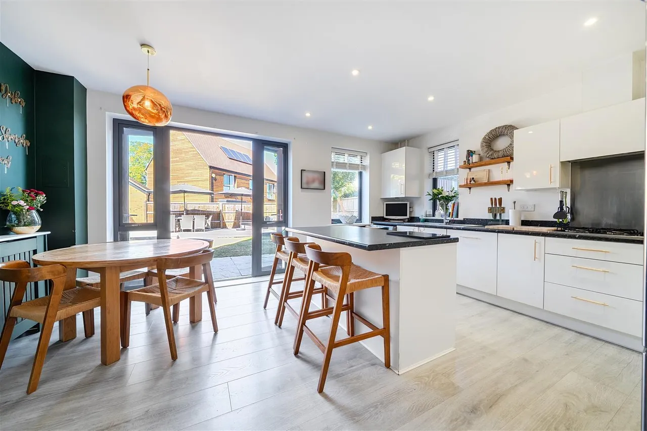 Zachary Close, Coulsdon, CR5, photo 4