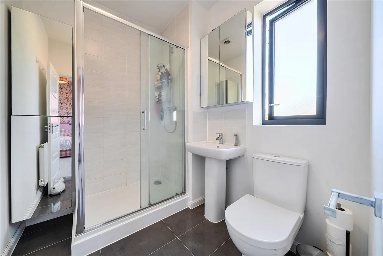 Zachary Close, Coulsdon, CR5, photo 15