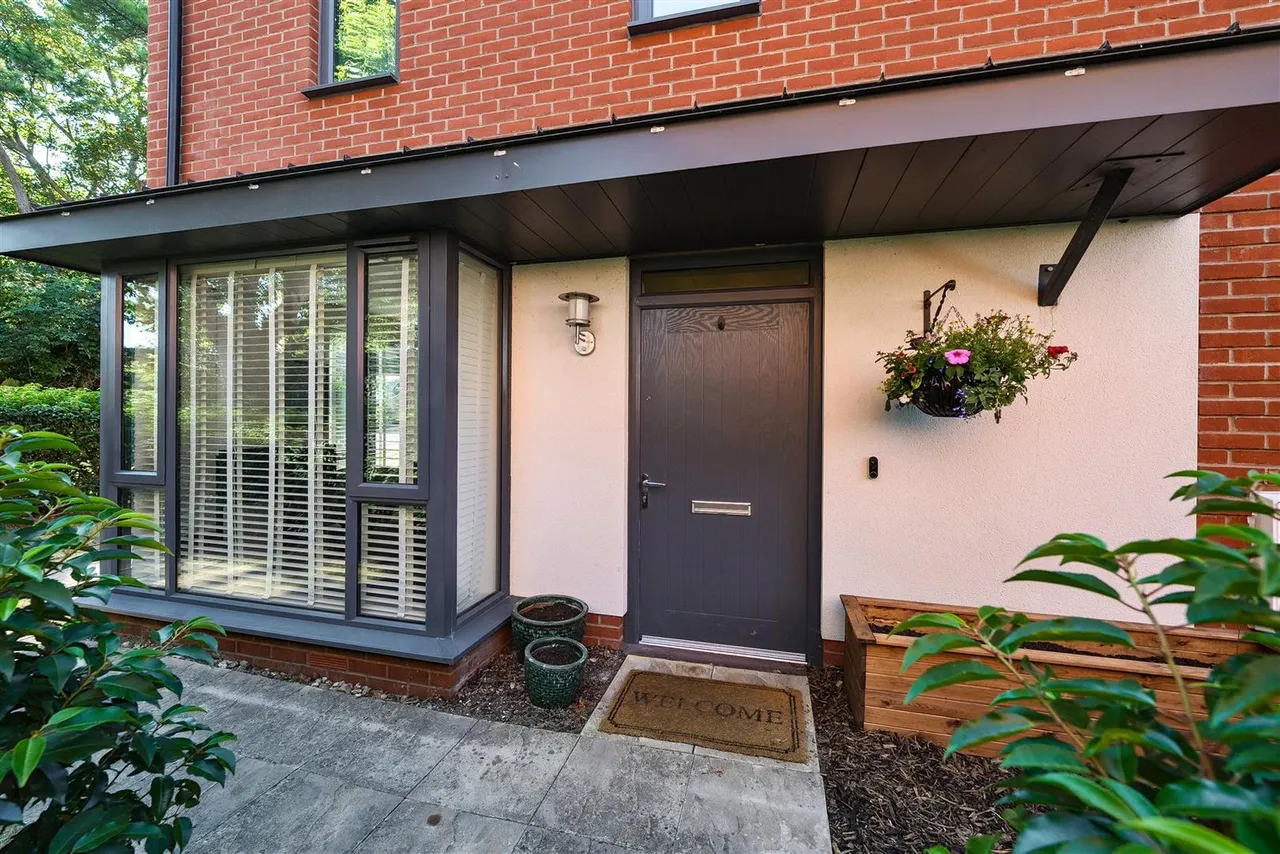 Zachary Close, Coulsdon, CR5, photo 2