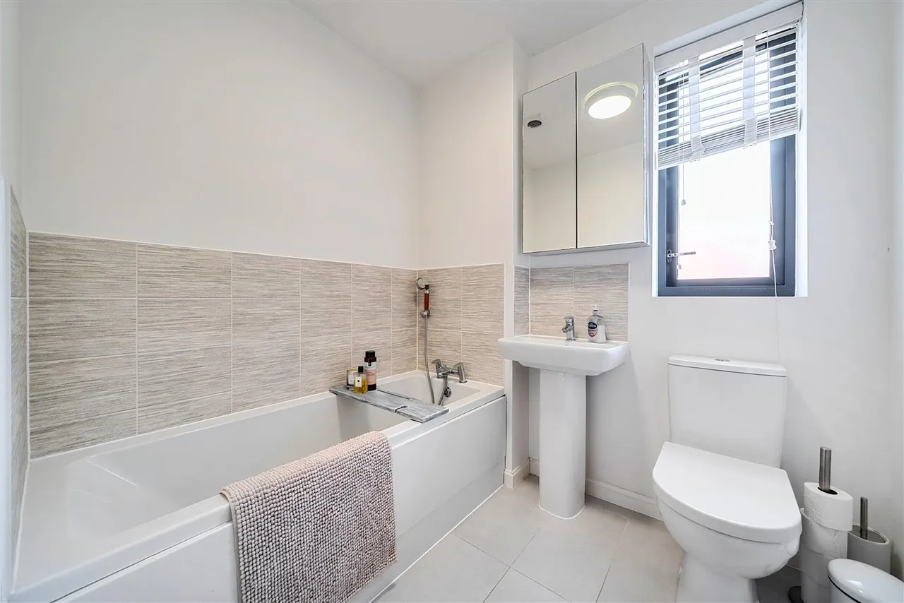 Zachary Close, Coulsdon, CR5, photo 13