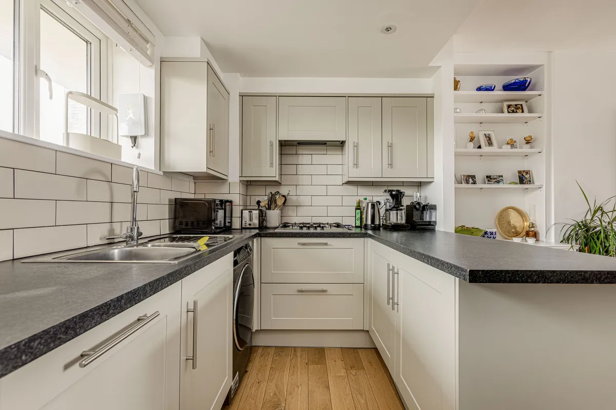 Upper Richmond Road, London, SW15, photo 5