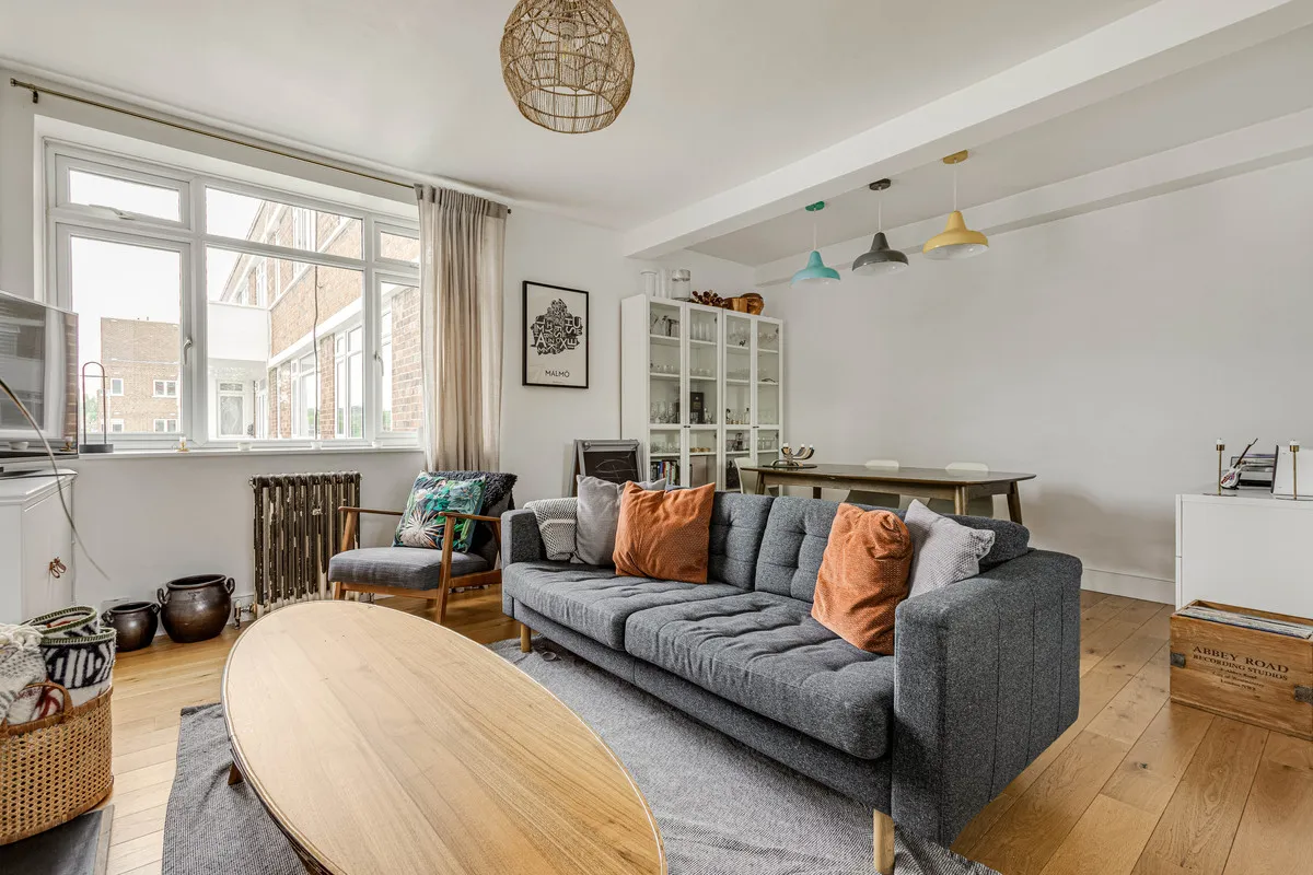 2 bed property for sale, Upper Richmond Road, London, SW15