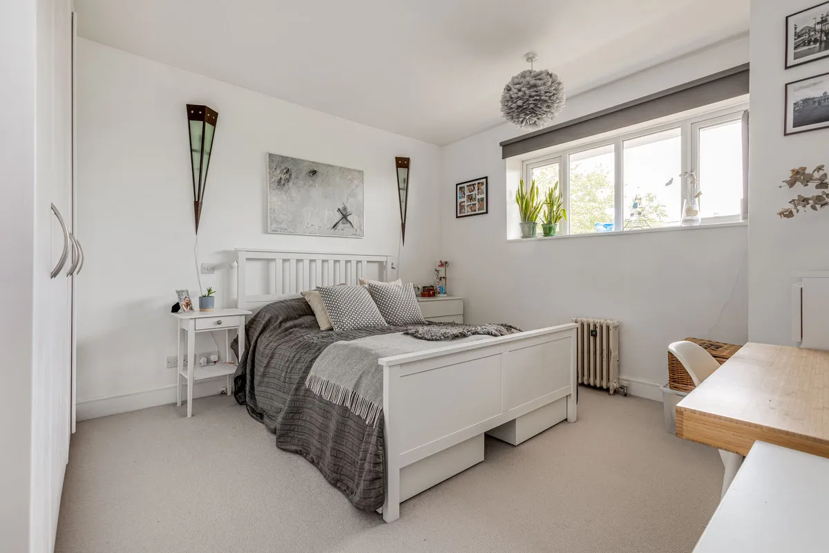 Upper Richmond Road, London, SW15, photo 6