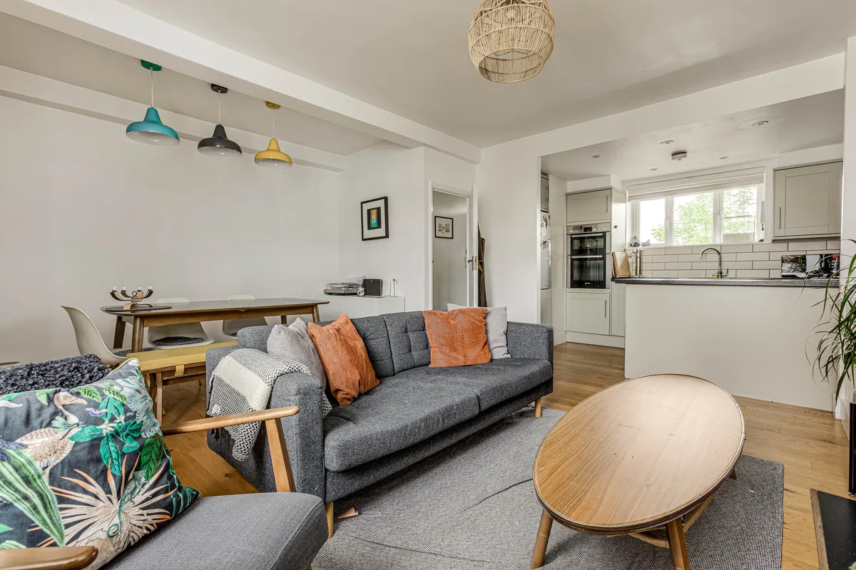 Upper Richmond Road, London, SW15, photo 3