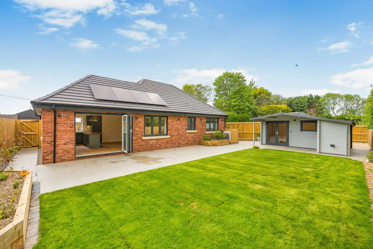 Pinder Gate, Kirton Holme, PE20, photo 4