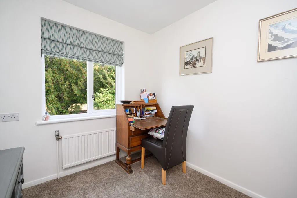 West End Lane, Esher KT10 8NE, photo 7