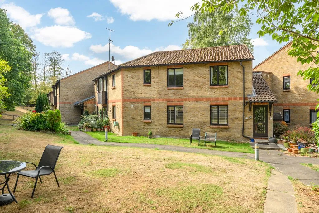 West End Lane, Esher KT10 8NE, photo 11