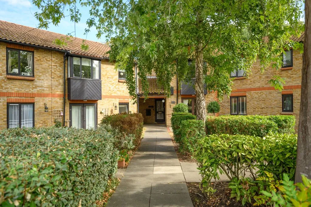 West End Lane, Esher KT10 8NE, photo 10