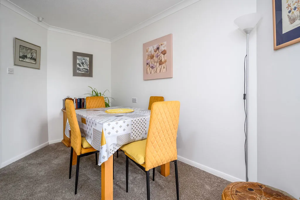 West End Lane, Esher KT10 8NE, photo 4