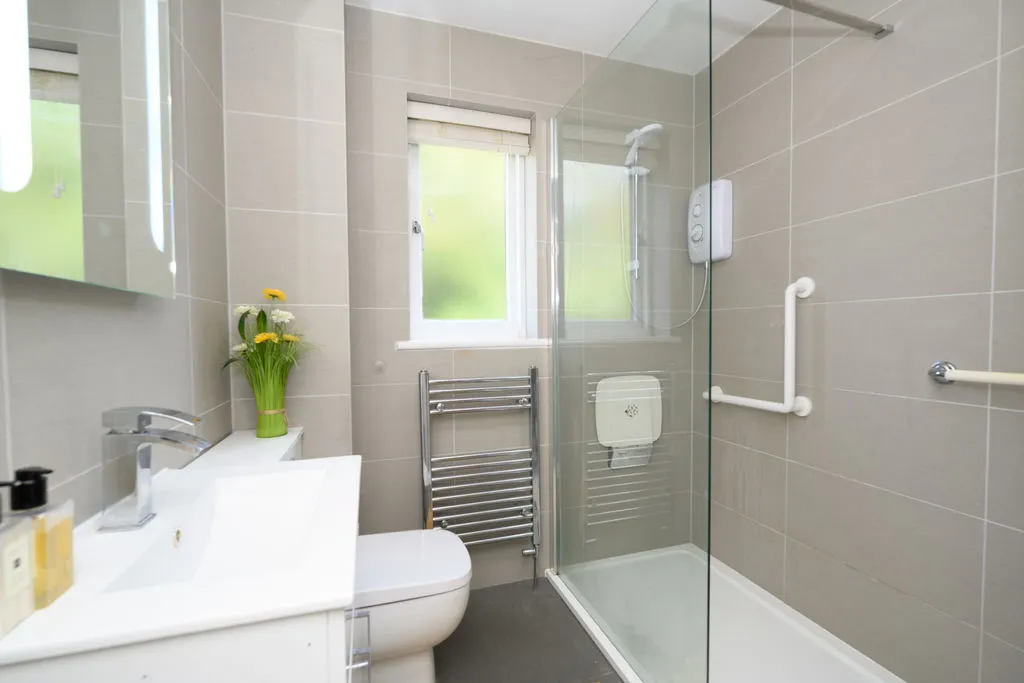 West End Lane, Esher KT10 8NE, photo 8