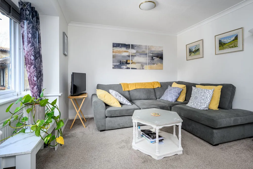 West End Lane, Esher KT10 8NE, photo 5