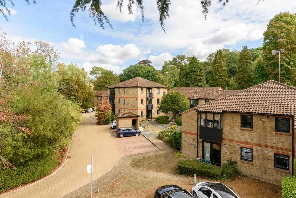 West End Lane, Esher KT10 8NE, photo 9