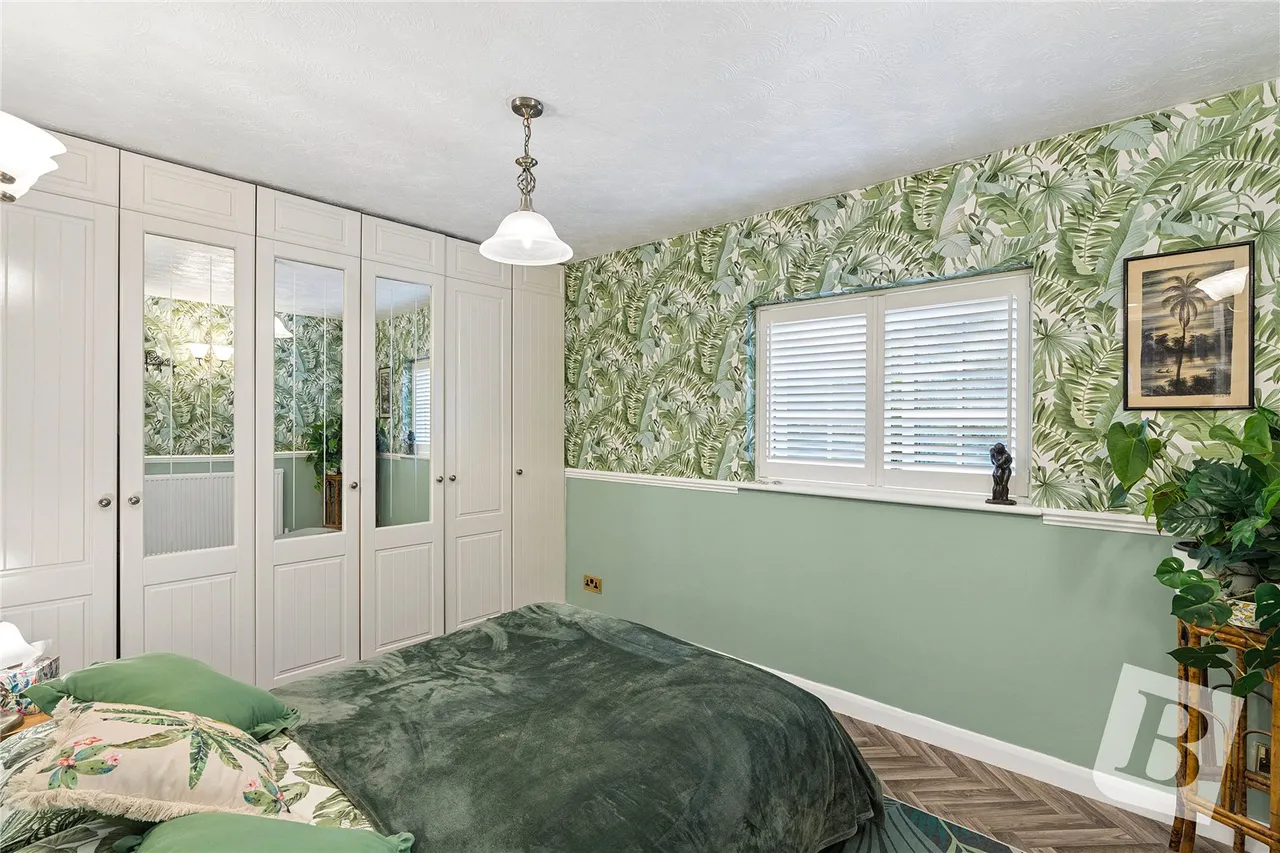 Noak Hill Road, Noak Hill, RM3, photo 6