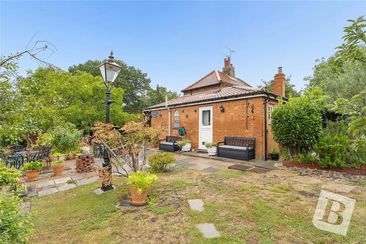 Noak Hill Road, Noak Hill, RM3, photo 18