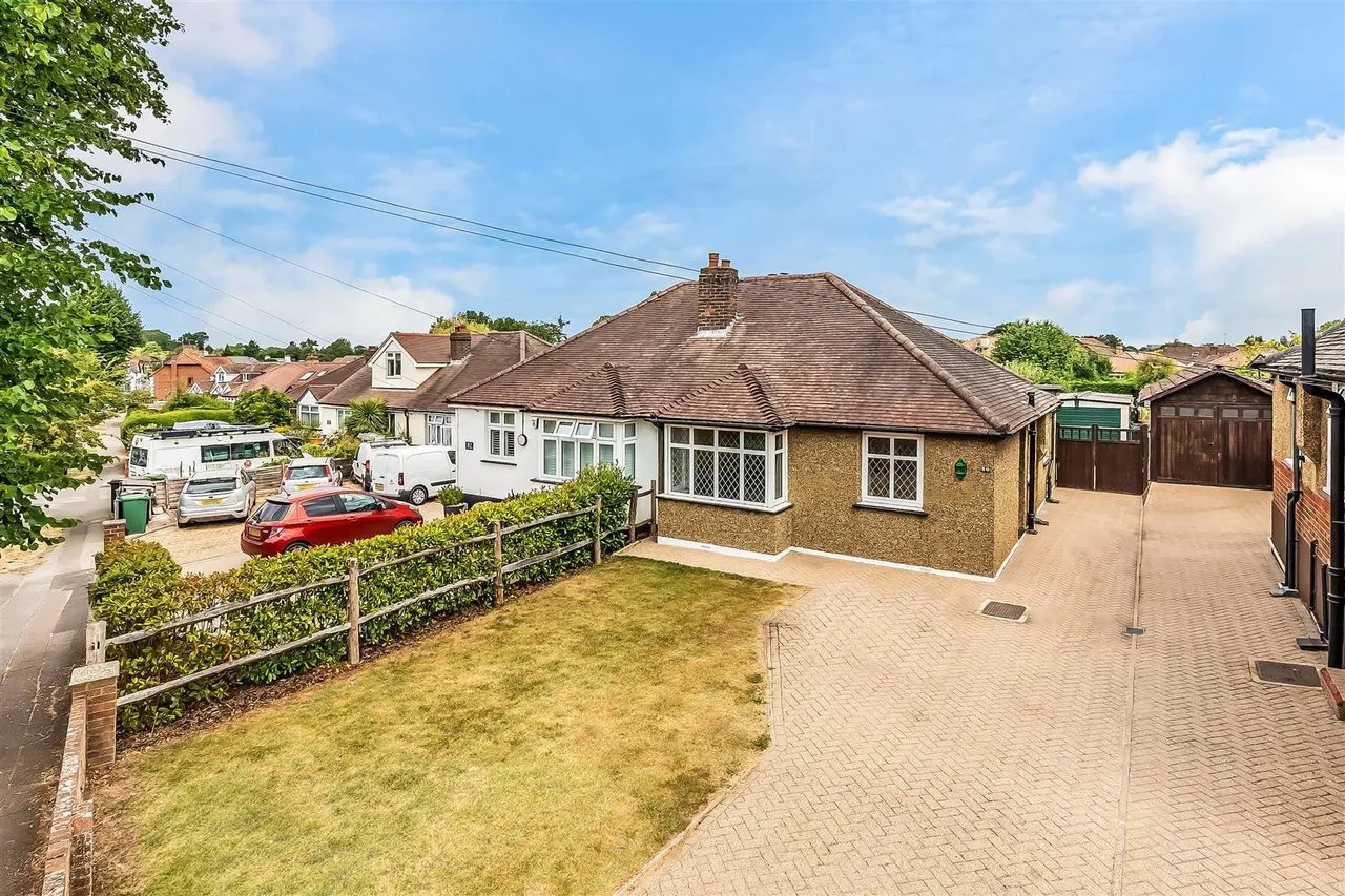 2 bed house for sale, The Street, Fetcham, KT22