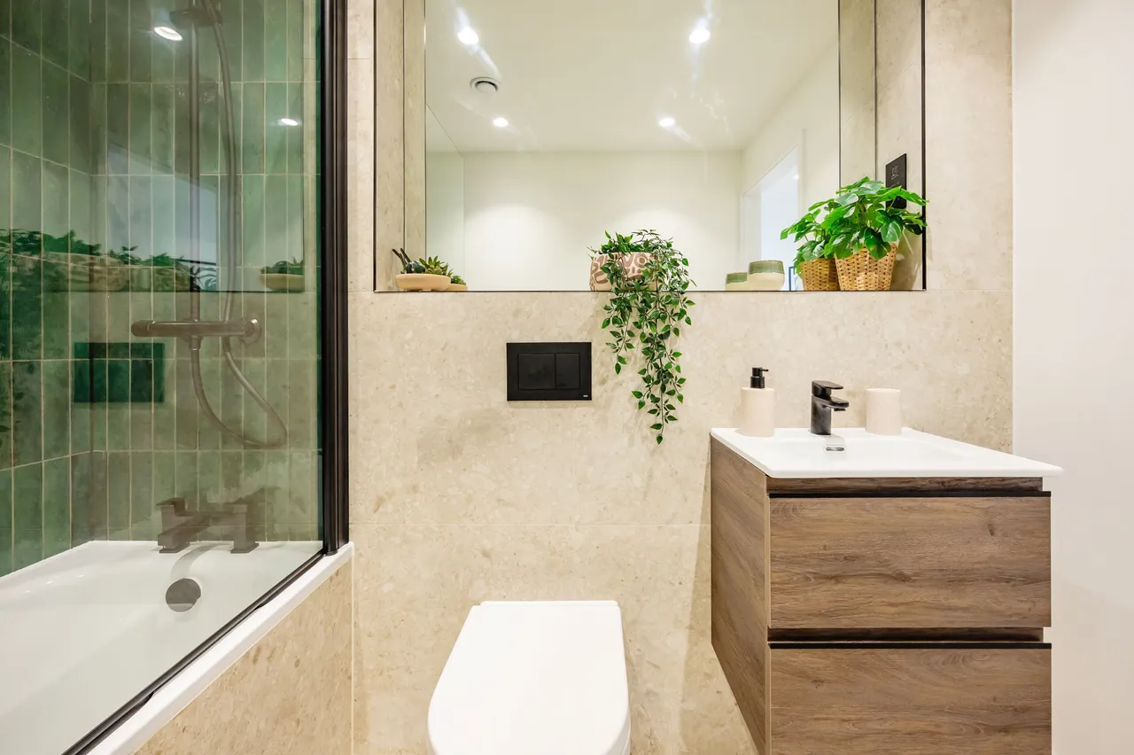 Showflat 2 (2 bed), Madeleine Court, Acton, photo 5