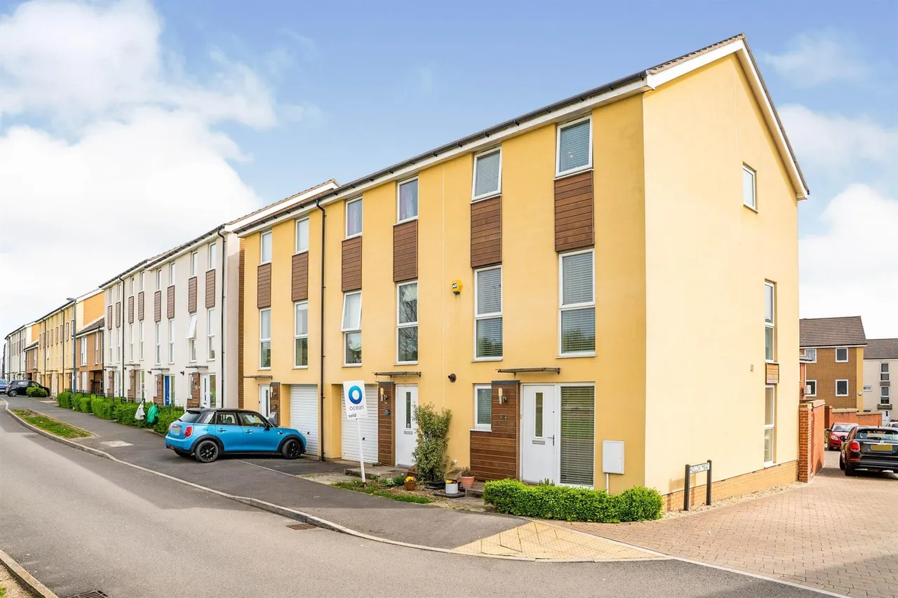 4 bed house to rent — Over Drive, Patchway, BRISTOL
