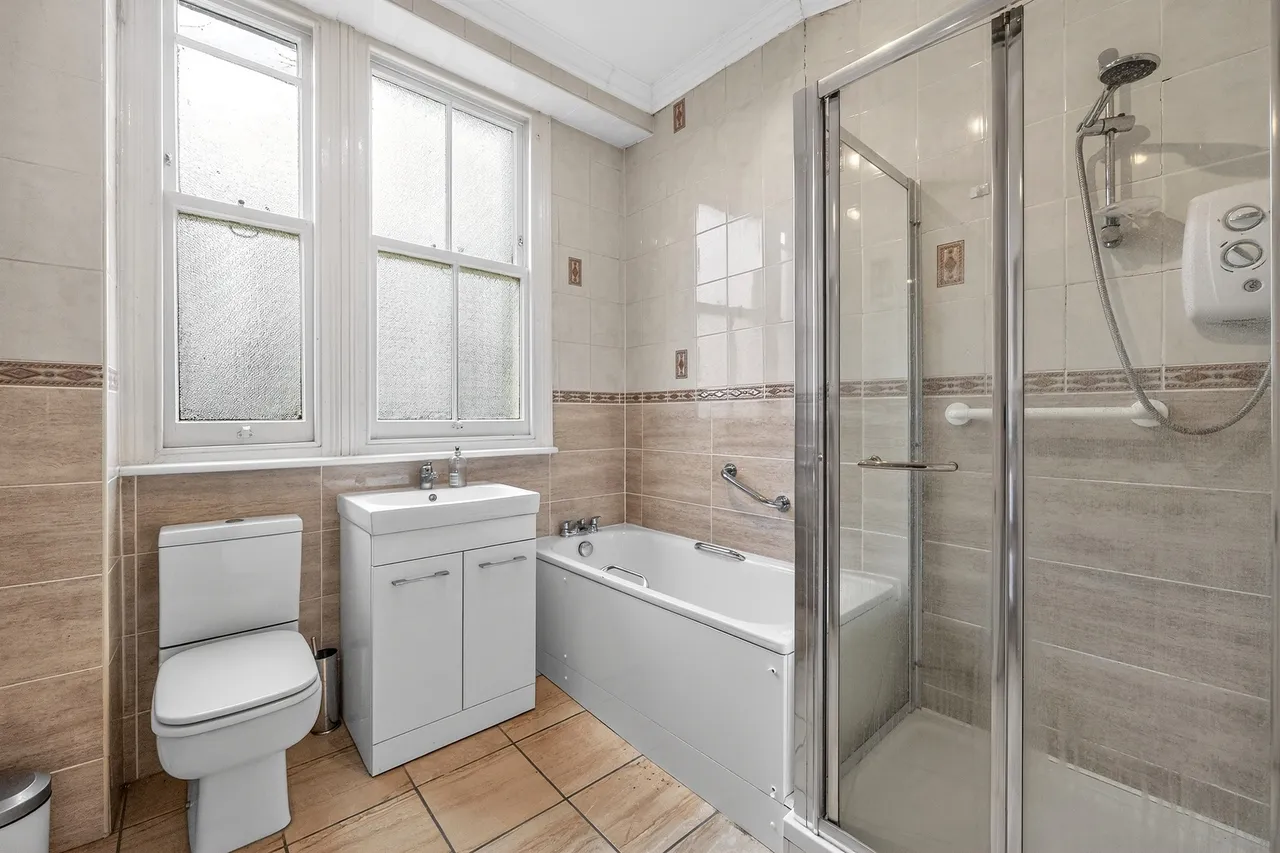Sutton Court, London, W4, photo 4