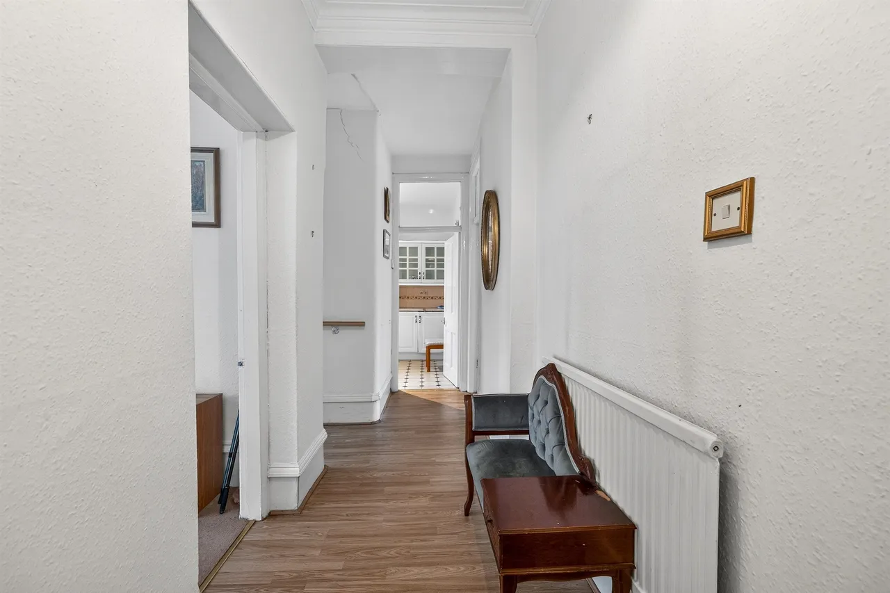 Sutton Court, London, W4, photo 6