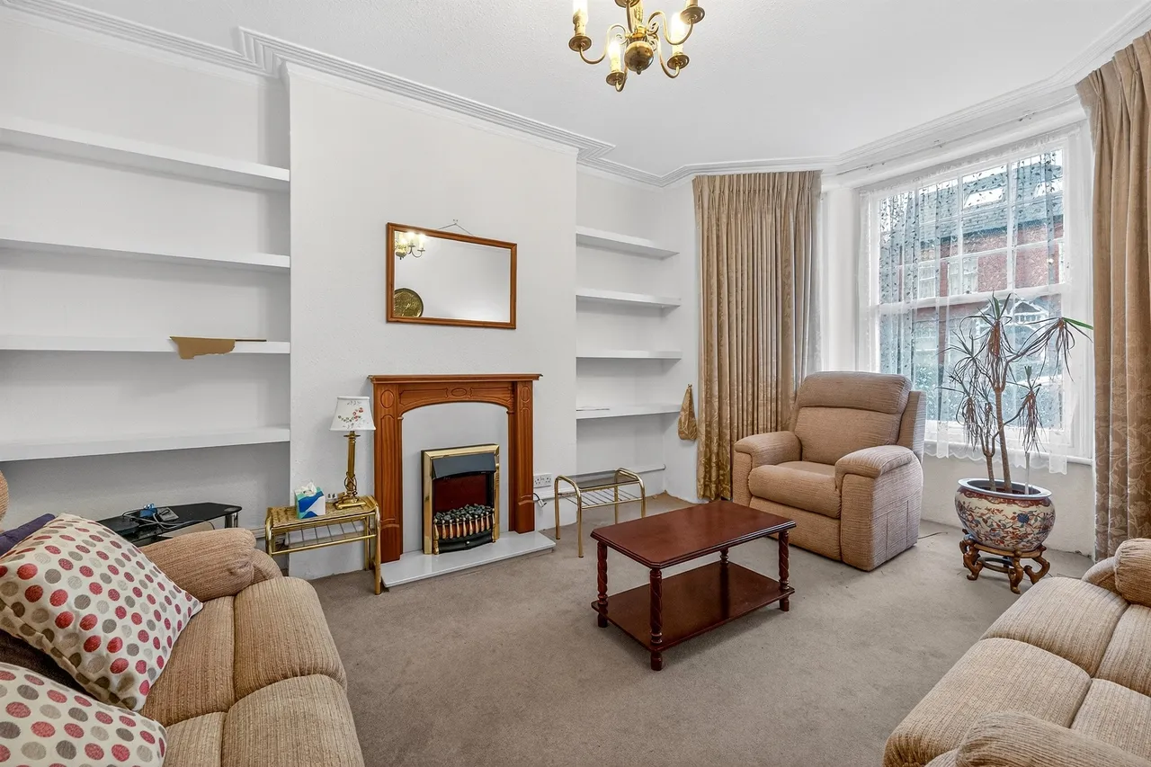 Sutton Court, London, W4, photo 2