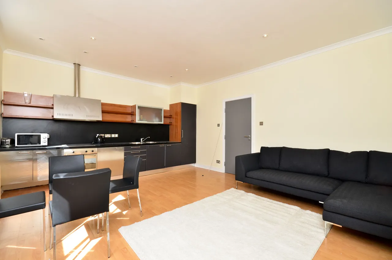 Flat 4, 64-66 Pembroke Road, London, photo 3