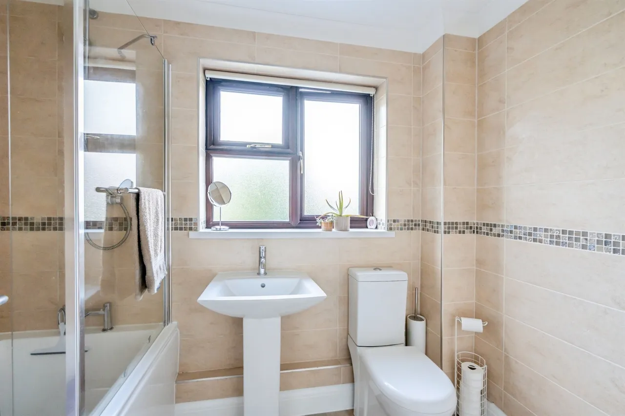 The Pines, Yapton, photo 12