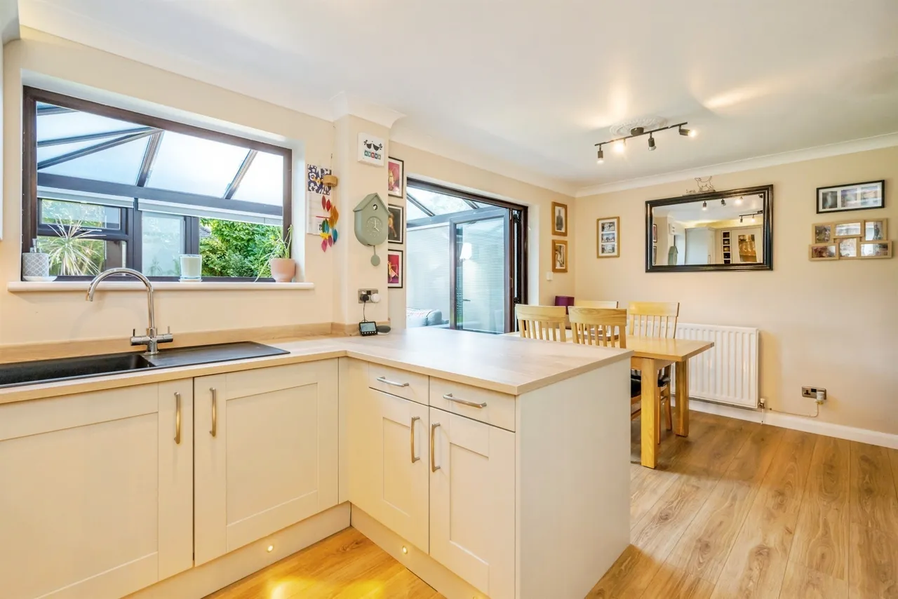 The Pines, Yapton, photo 6