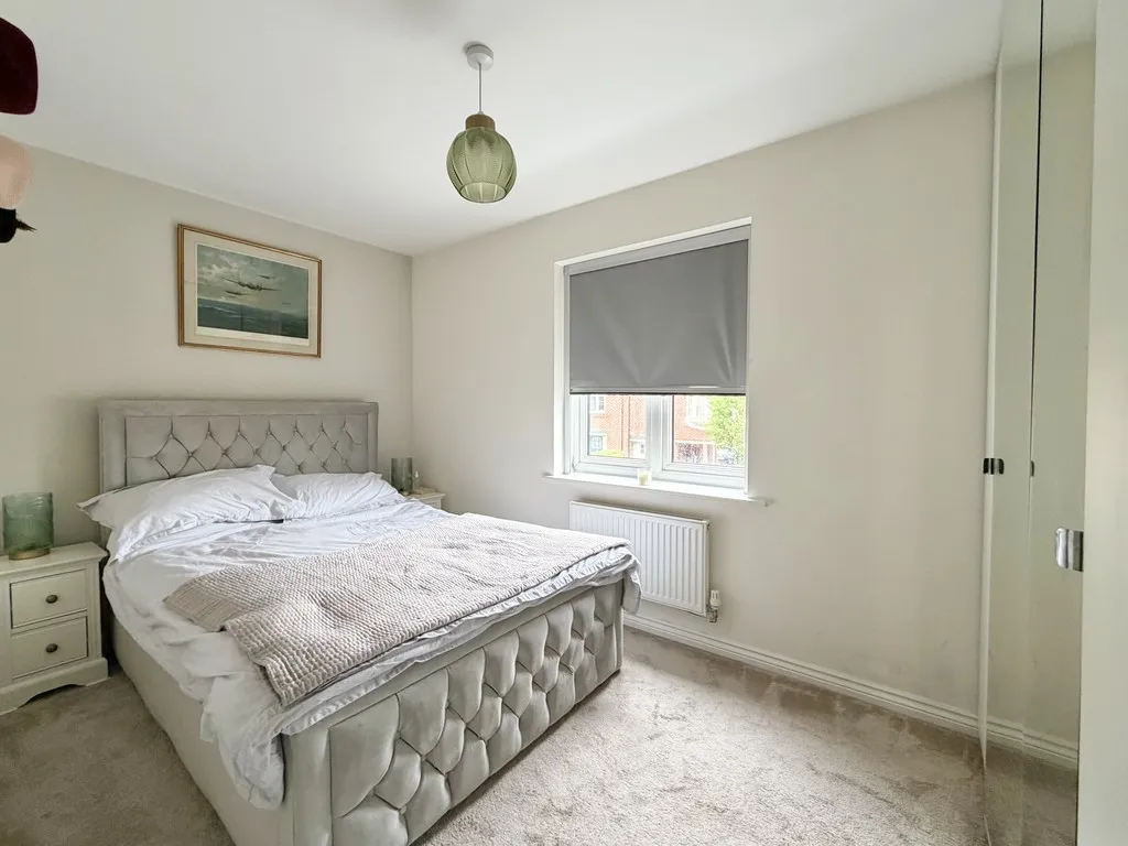 Jubilee Drive, Church Crookham, photo 9