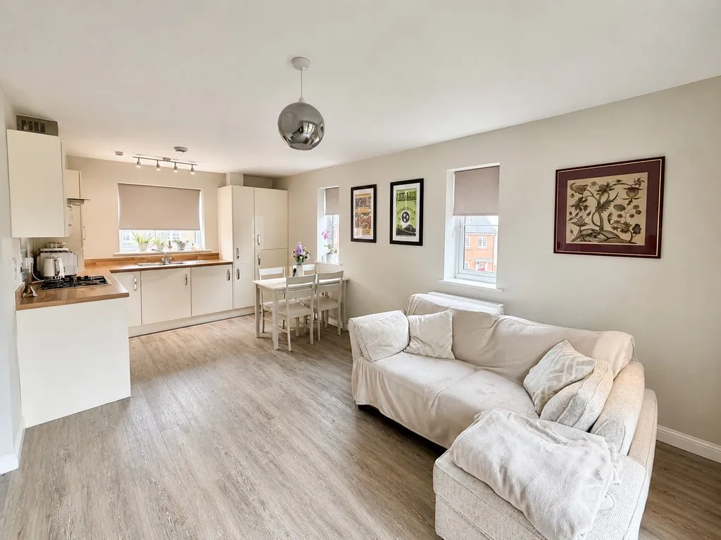 Jubilee Drive, Church Crookham, photo 2