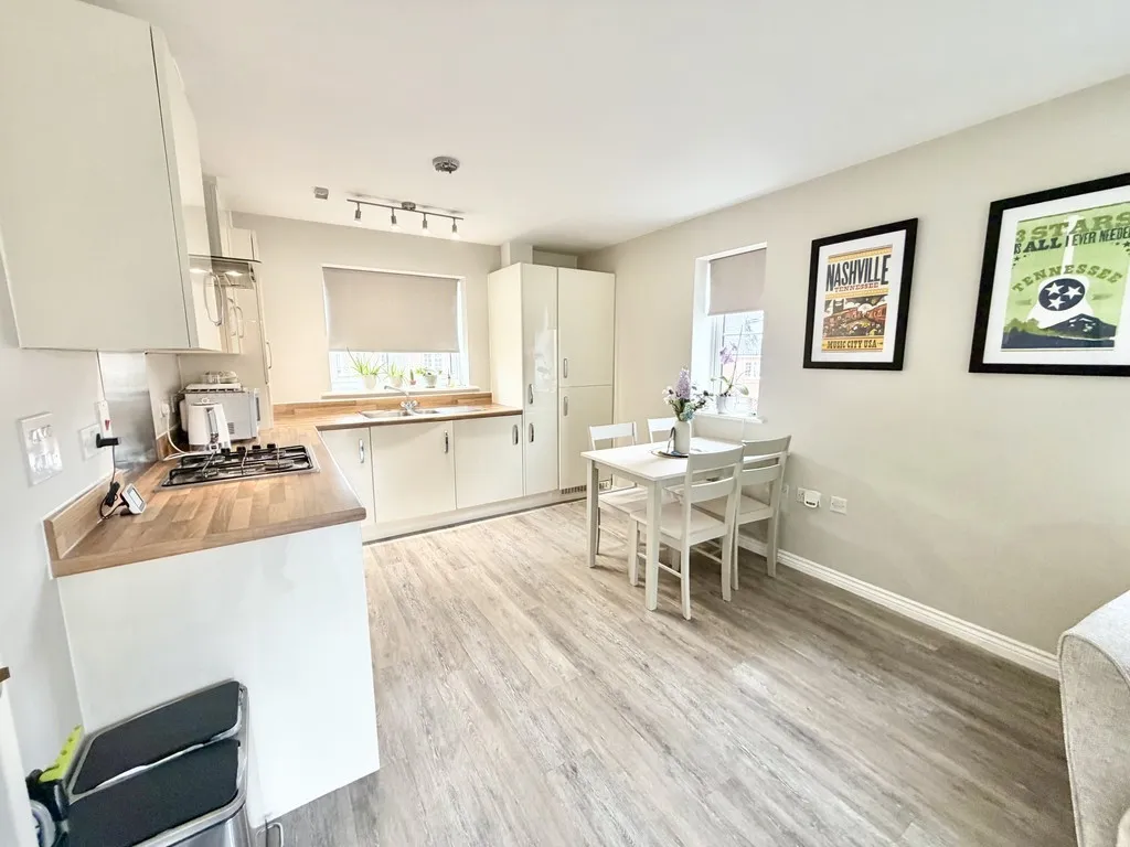 Jubilee Drive, Church Crookham, photo 7