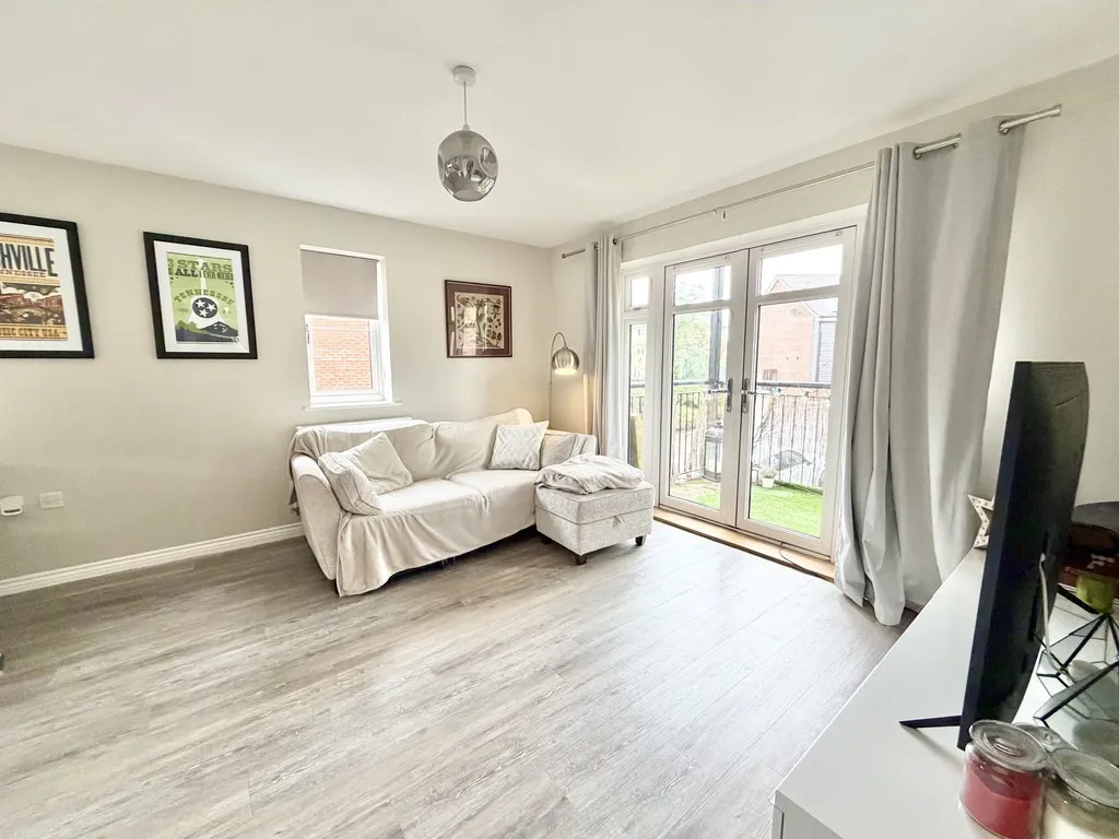 Jubilee Drive, Church Crookham, photo 4