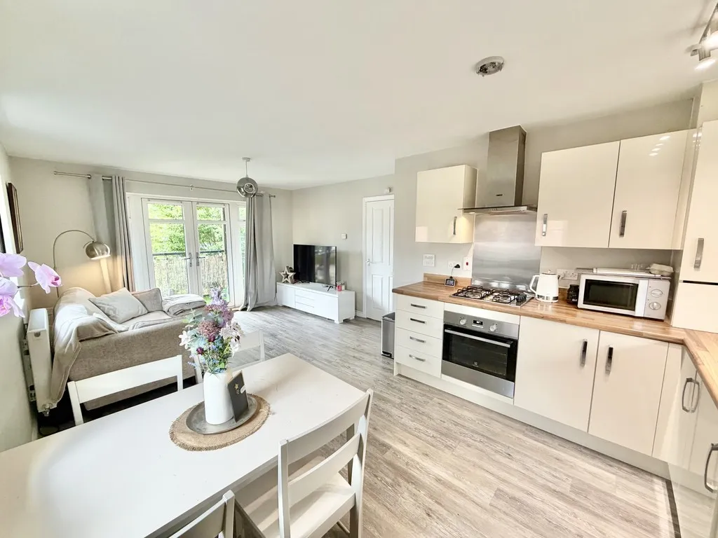 Jubilee Drive, Church Crookham, photo 5