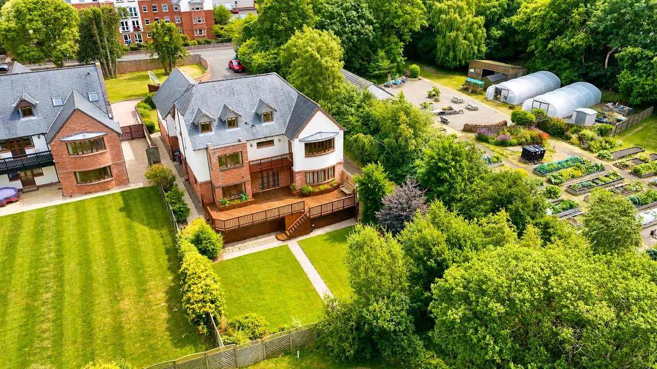 Imperial Way, Bothwell, Glasgow, Lanarkshire, G71 8NZ, photo 32