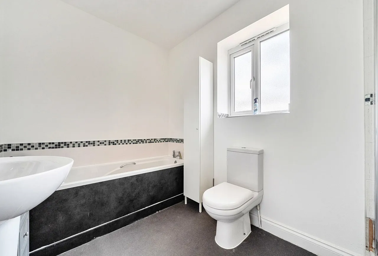 Ermin Park, Gloucestershire, Brockworth, GL3 4DD, photo 10