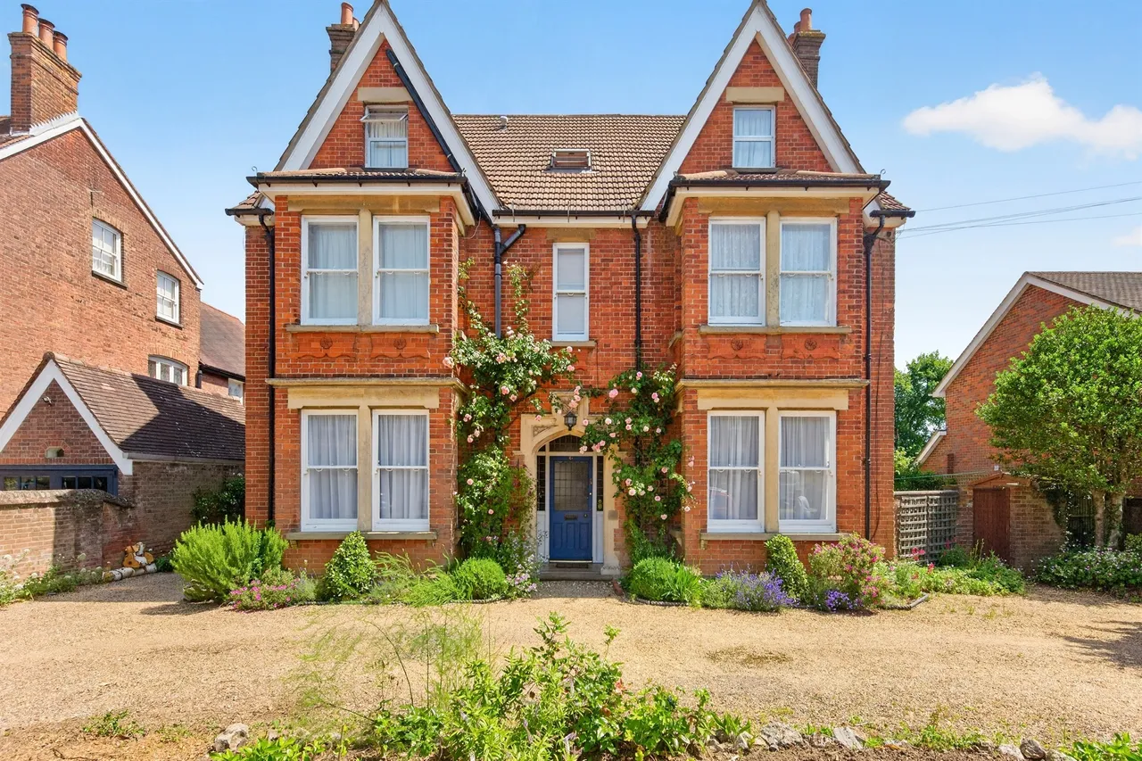 3 bed flat for sale — Rosebery Avenue, Harpenden