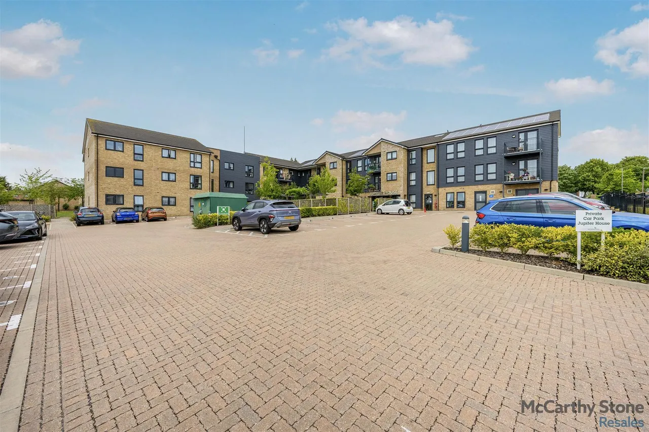 Hindhead Knoll, Walnut Tree, MK7, photo 16