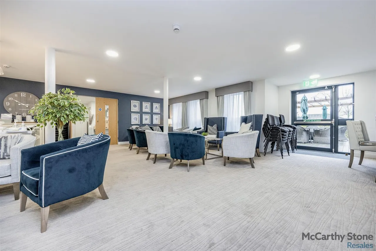 Hindhead Knoll, Walnut Tree, MK7, photo 17