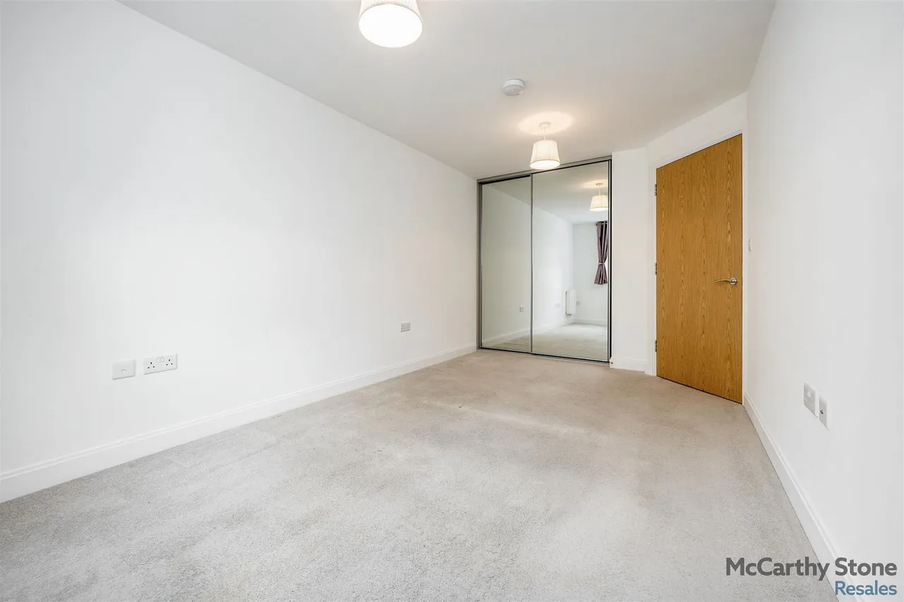 Hindhead Knoll, Walnut Tree, MK7, photo 10