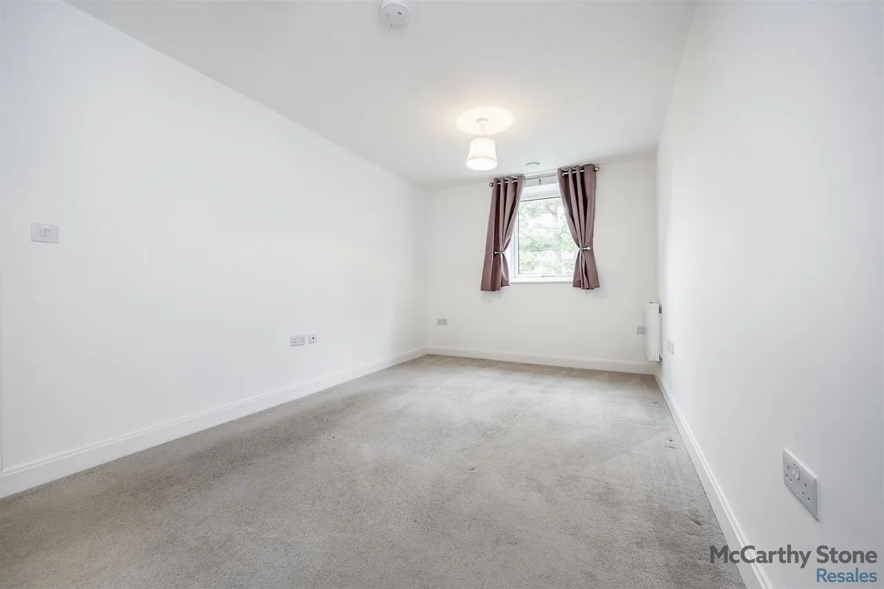 Hindhead Knoll, Walnut Tree, MK7, photo 8