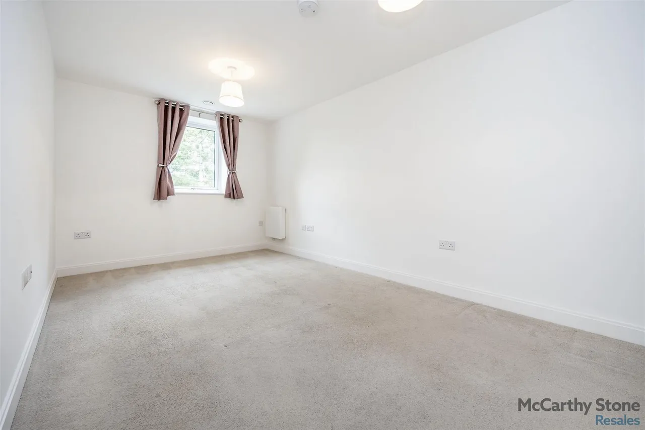 Hindhead Knoll, Walnut Tree, MK7, photo 9