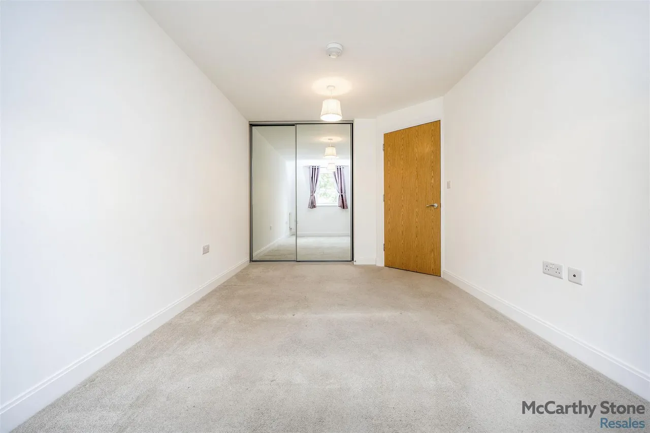 Hindhead Knoll, Walnut Tree, MK7, photo 11