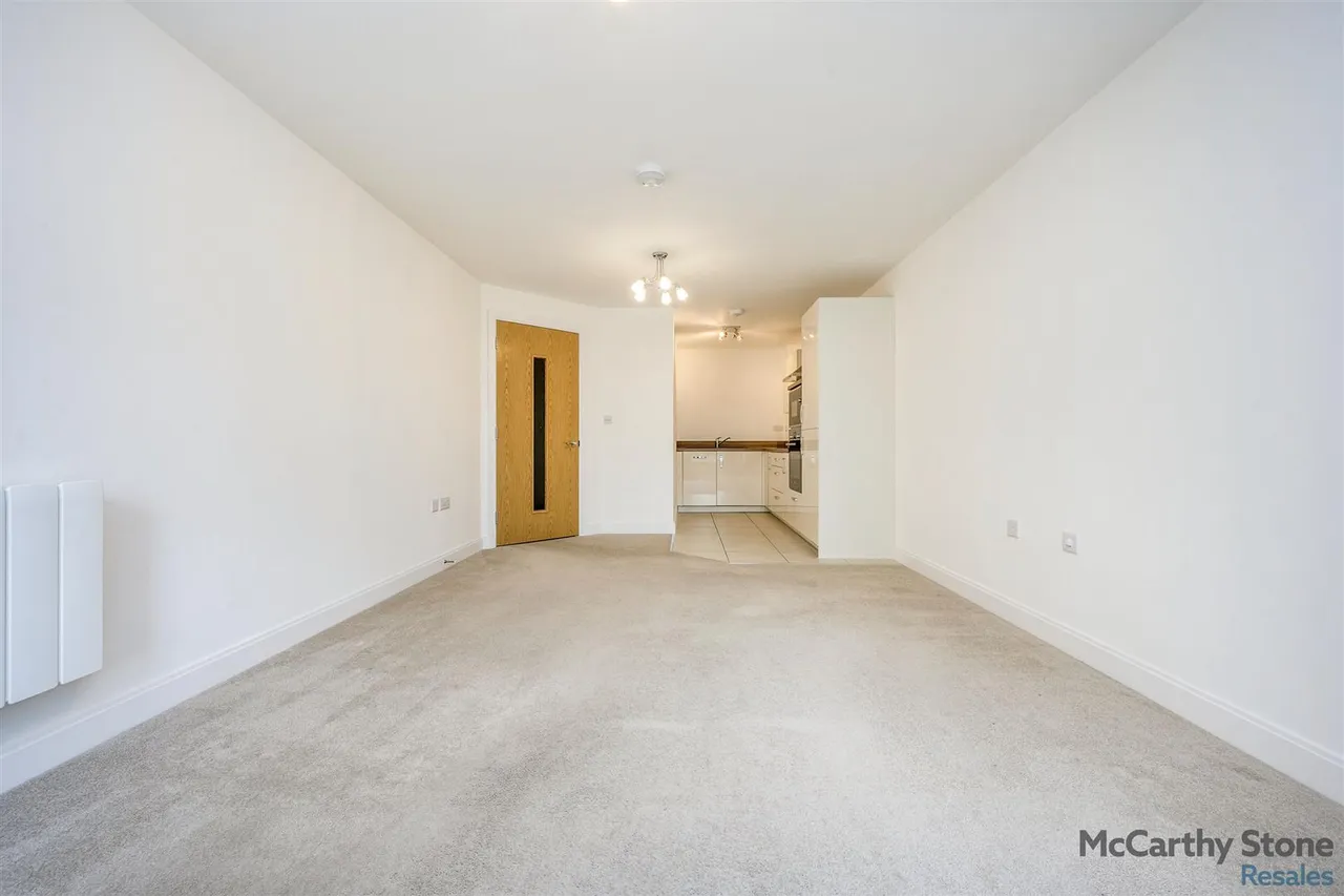 Hindhead Knoll, Walnut Tree, MK7, photo 5