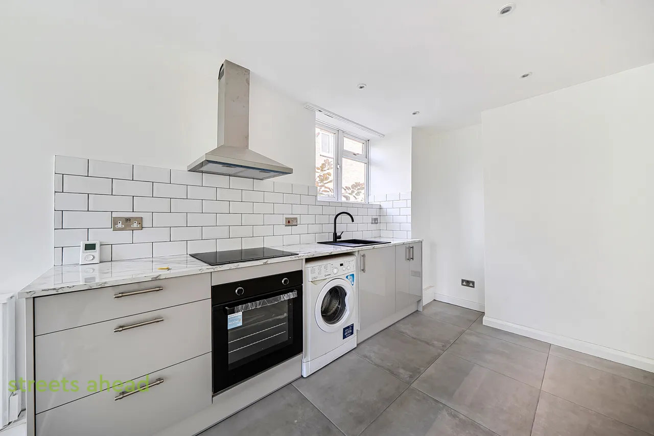 Averil Grove, London, SW16, photo 3