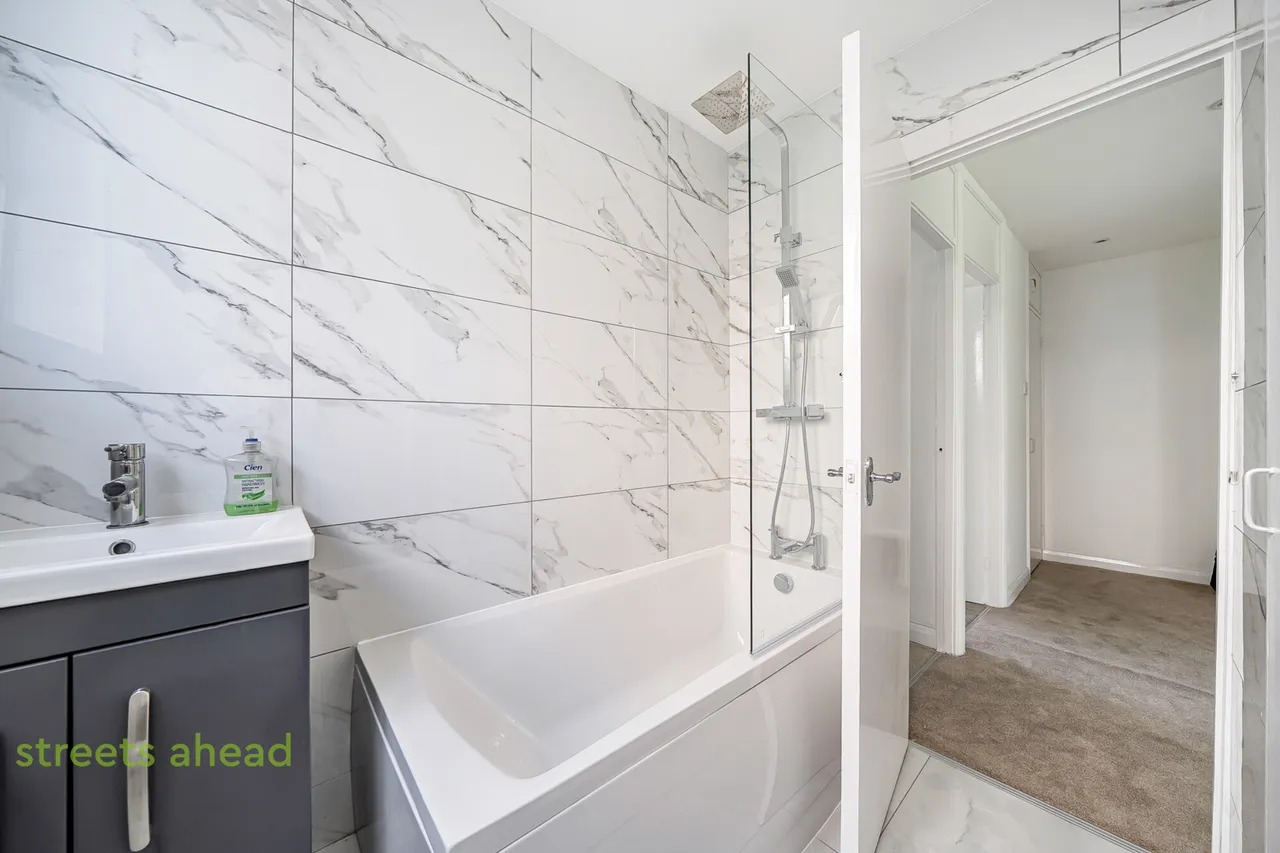 Averil Grove, London, SW16, photo 12