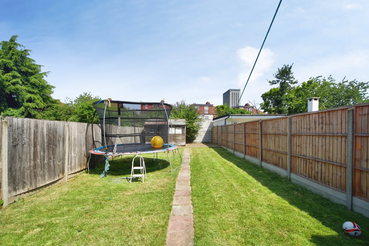 Dover Road, London, N9, photo 19