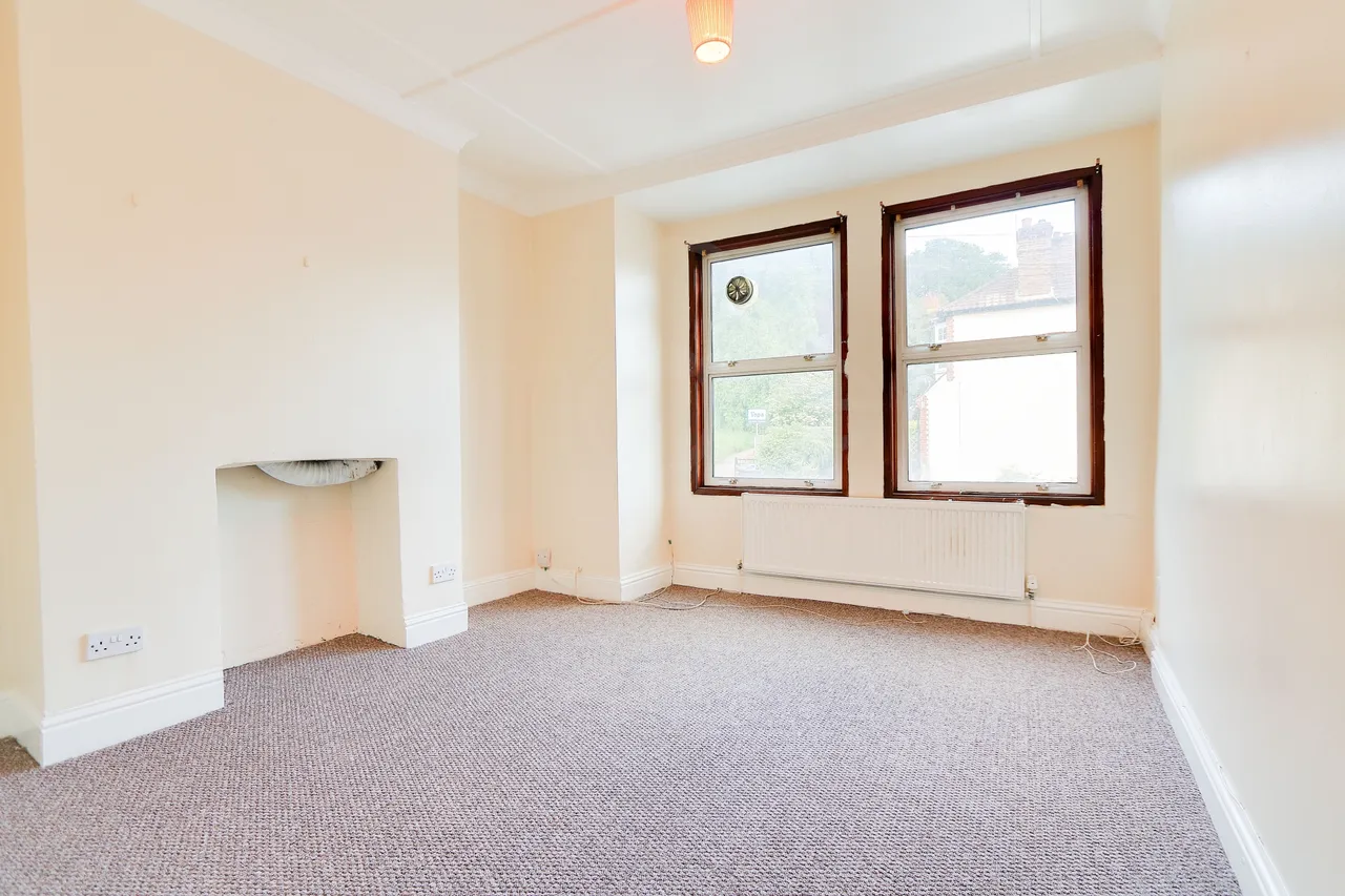 3 bed flat to rent, Lenham Road, Thornton Heath, CR7