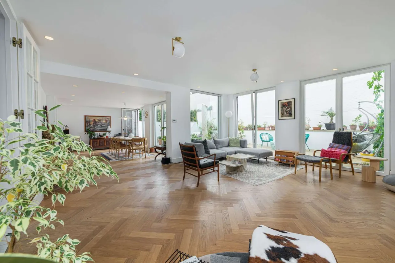 3 bed house for sale — Sycamore Mews, London, SW4 0SY