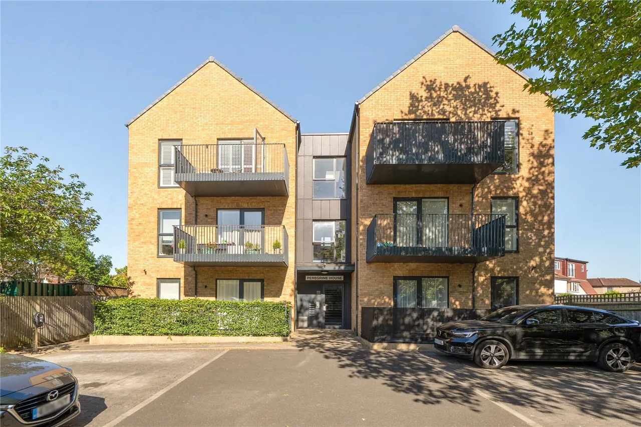 2 bed flat for sale, Gurnell Grove, Ealing, W13
