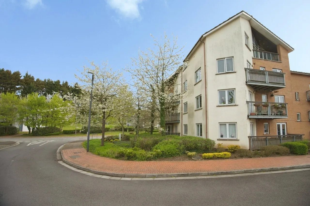 2 bed flat for sale — Grangemoor Court, Cardiff, CF11